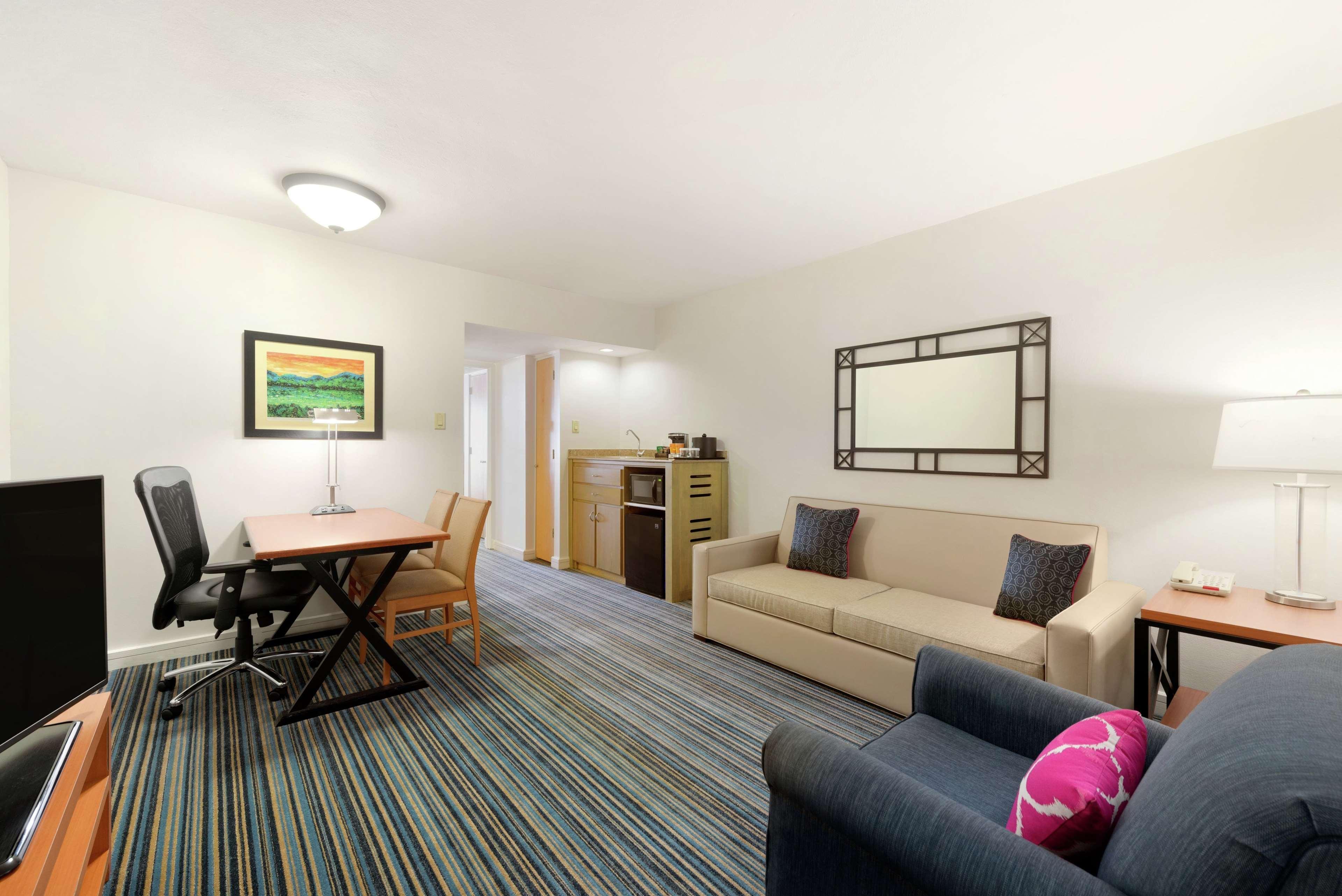 Embassy Suites By Hilton Dorado Del Mar Beach Resort Zewnętrze zdjęcie