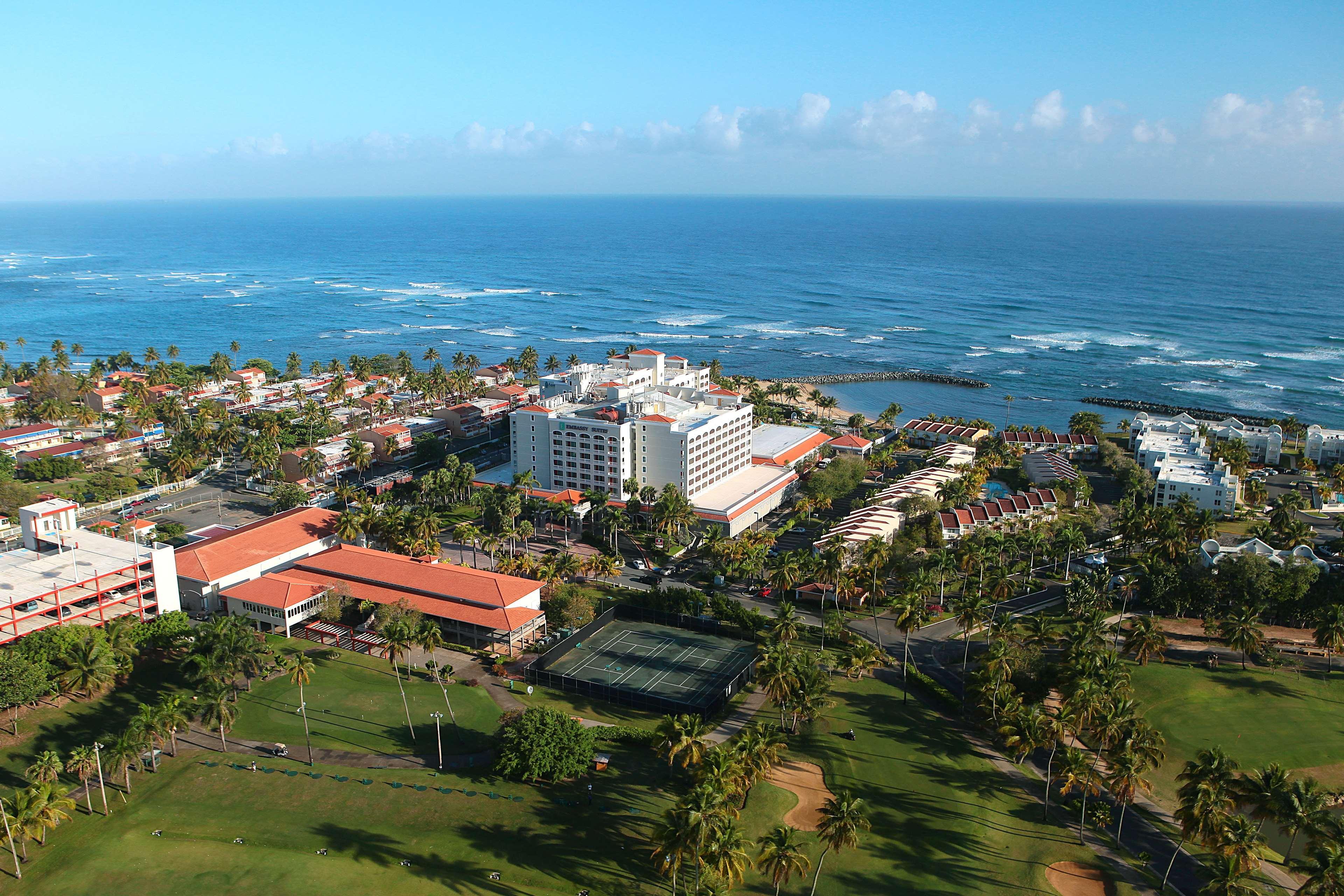 Embassy Suites By Hilton Dorado Del Mar Beach Resort Zewnętrze zdjęcie
