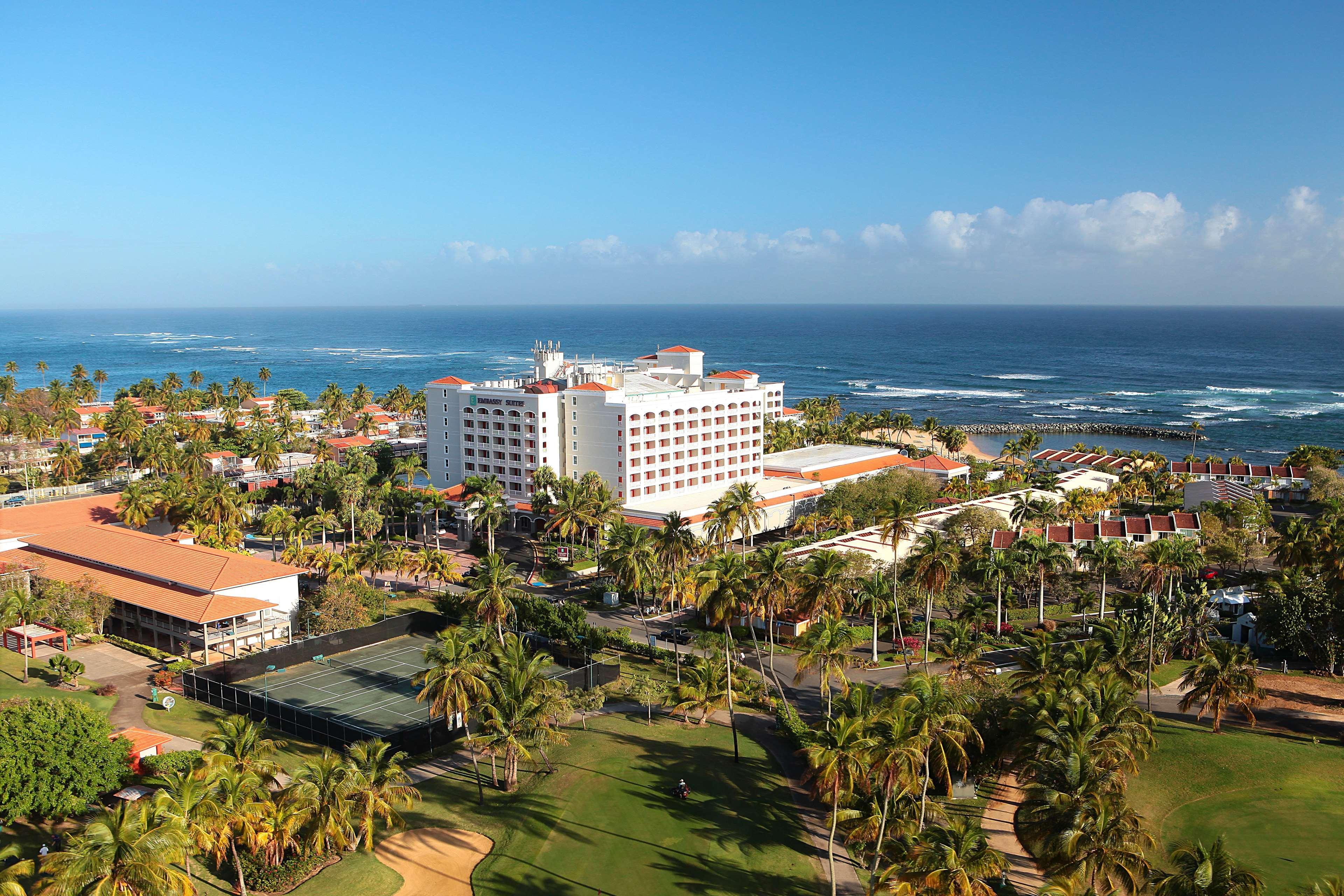 Embassy Suites By Hilton Dorado Del Mar Beach Resort Zewnętrze zdjęcie
