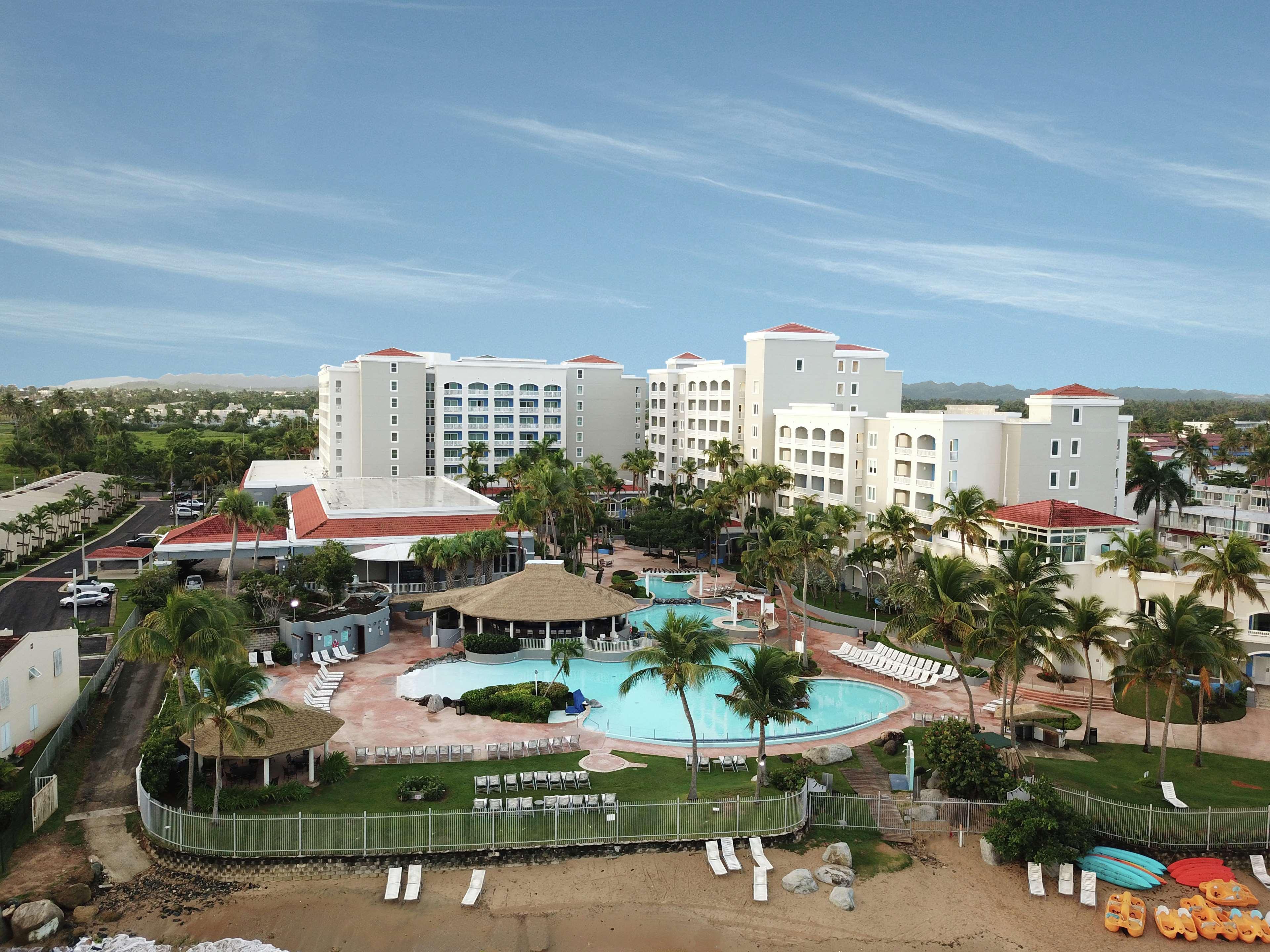 Embassy Suites By Hilton Dorado Del Mar Beach Resort Zewnętrze zdjęcie