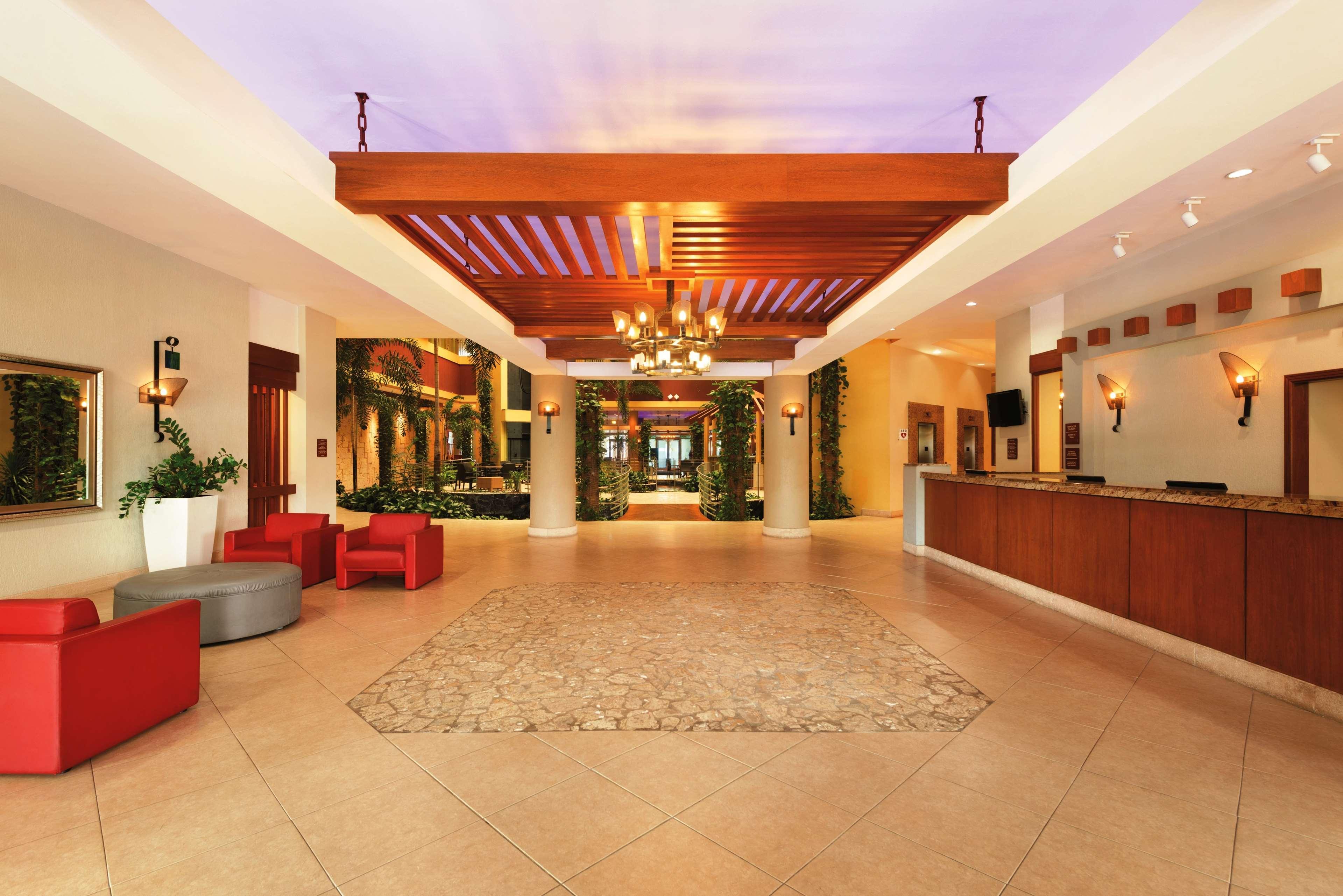 Embassy Suites By Hilton Dorado Del Mar Beach Resort Zewnętrze zdjęcie
