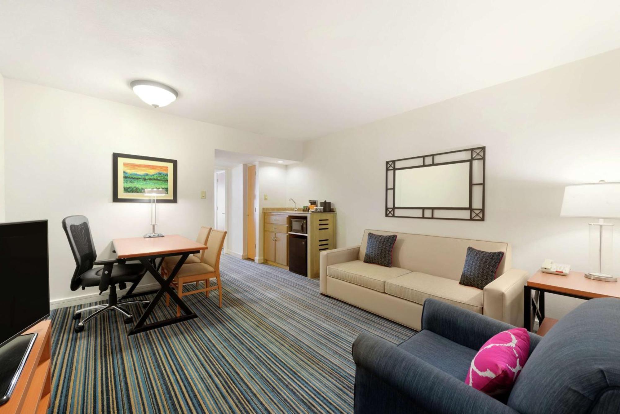 Embassy Suites By Hilton Dorado Del Mar Beach Resort Zewnętrze zdjęcie