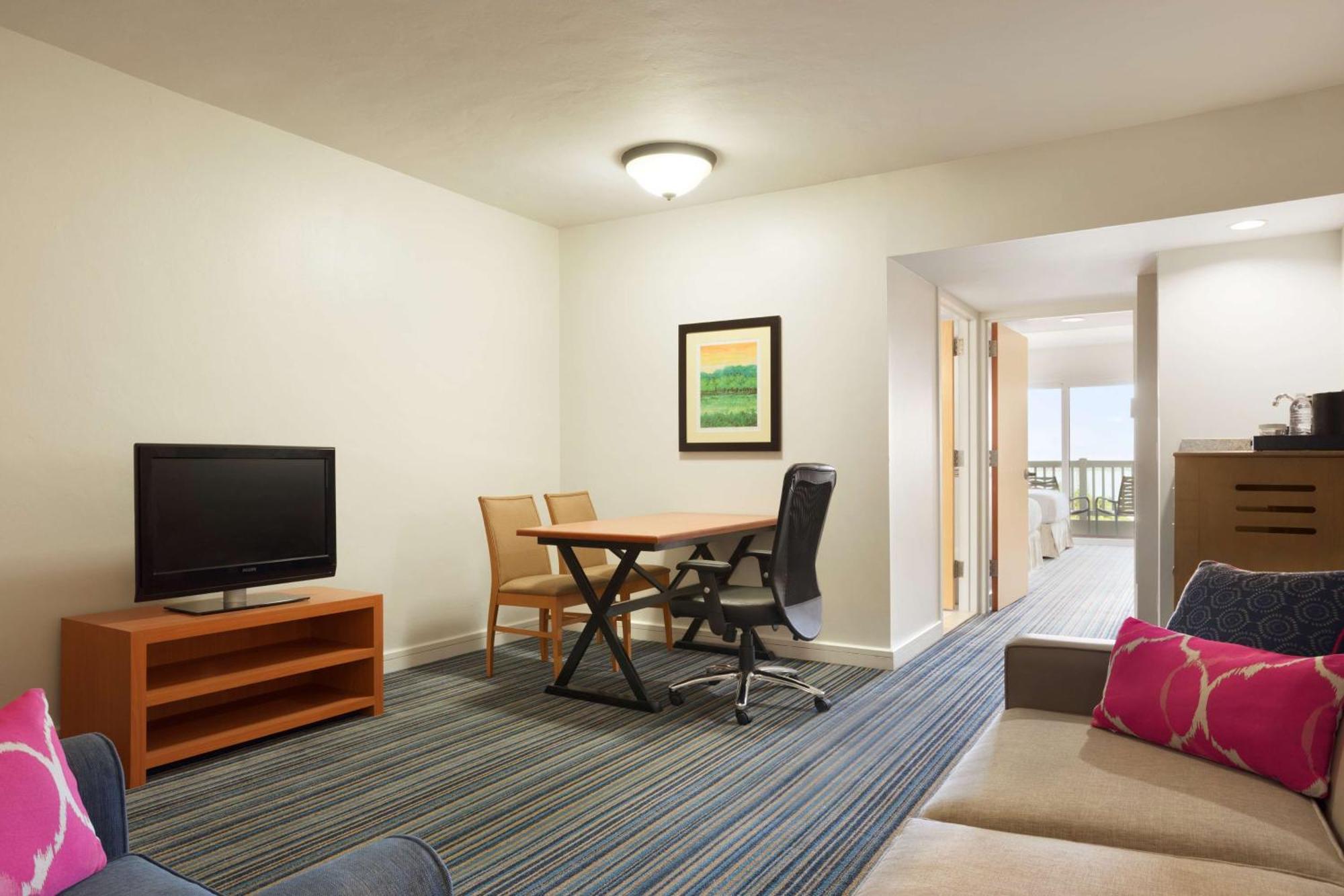 Embassy Suites By Hilton Dorado Del Mar Beach Resort Zewnętrze zdjęcie