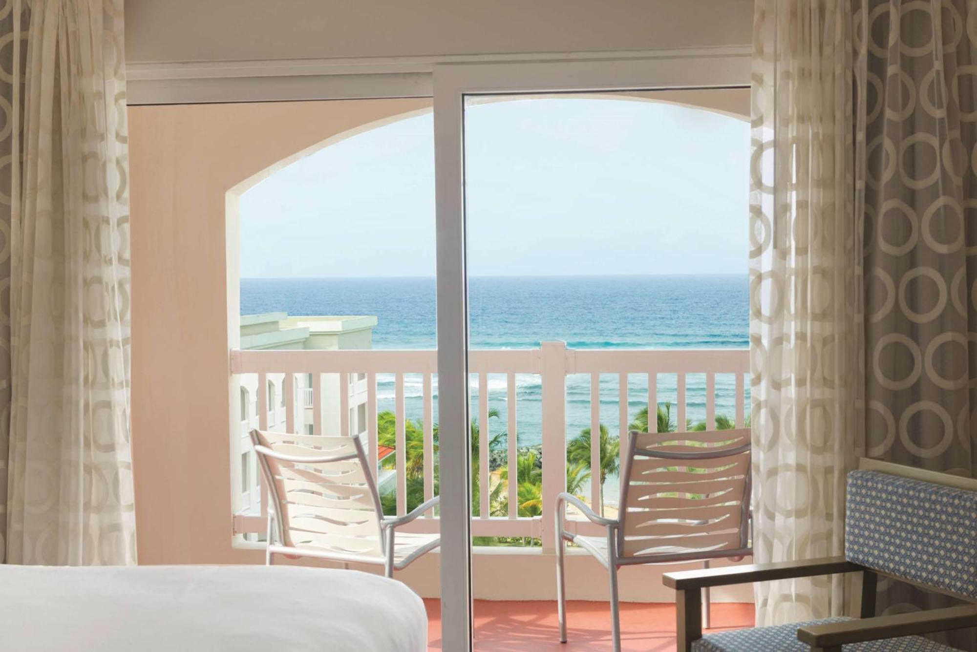 Embassy Suites By Hilton Dorado Del Mar Beach Resort Zewnętrze zdjęcie
