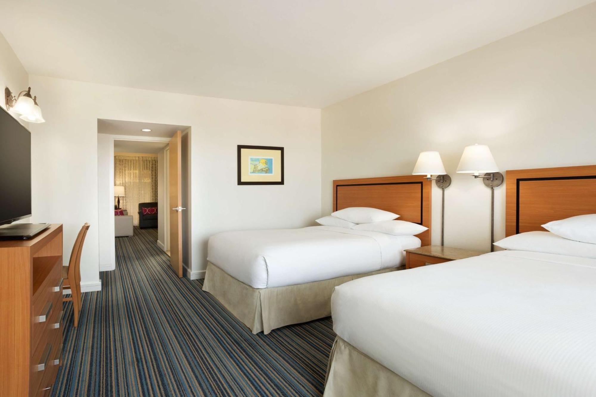 Embassy Suites By Hilton Dorado Del Mar Beach Resort Zewnętrze zdjęcie