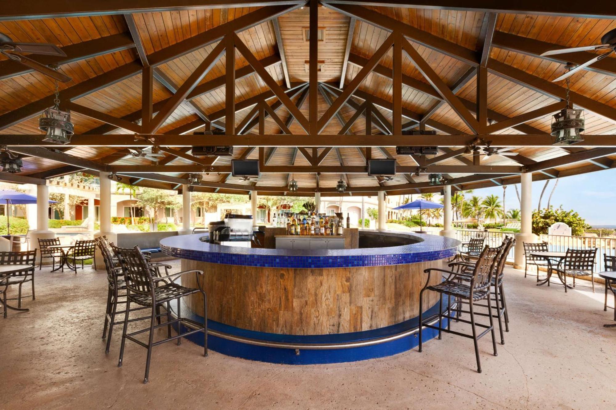 Embassy Suites By Hilton Dorado Del Mar Beach Resort Zewnętrze zdjęcie