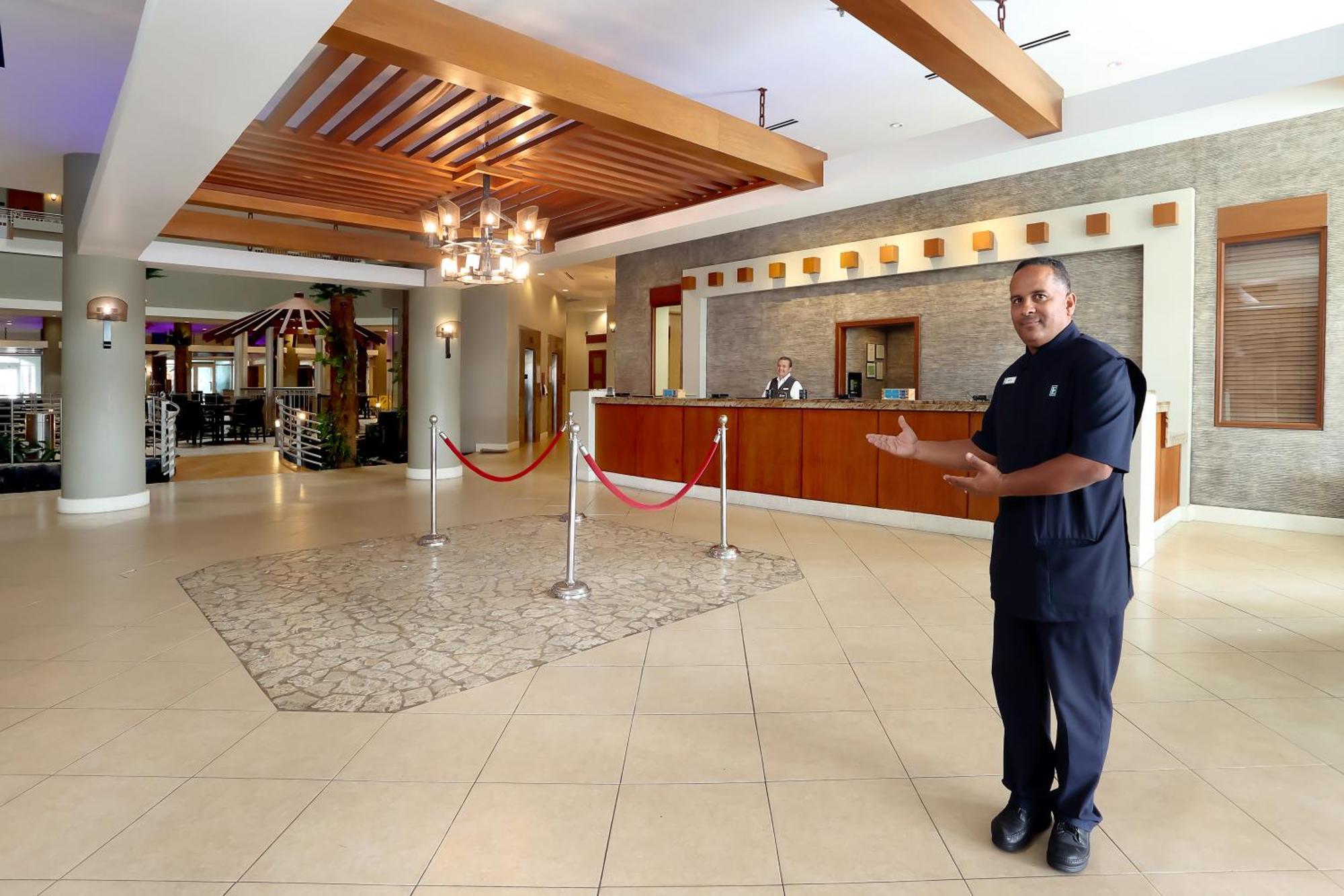 Embassy Suites By Hilton Dorado Del Mar Beach Resort Zewnętrze zdjęcie
