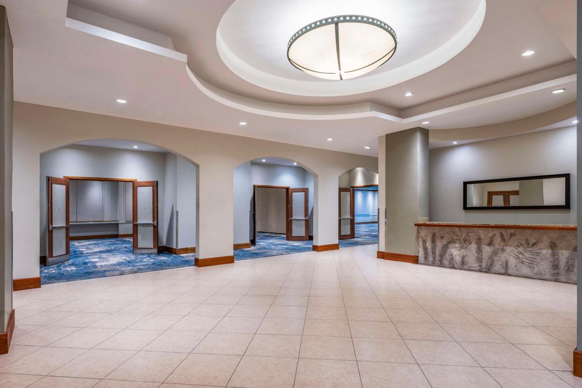Embassy Suites By Hilton Dorado Del Mar Beach Resort Zewnętrze zdjęcie
