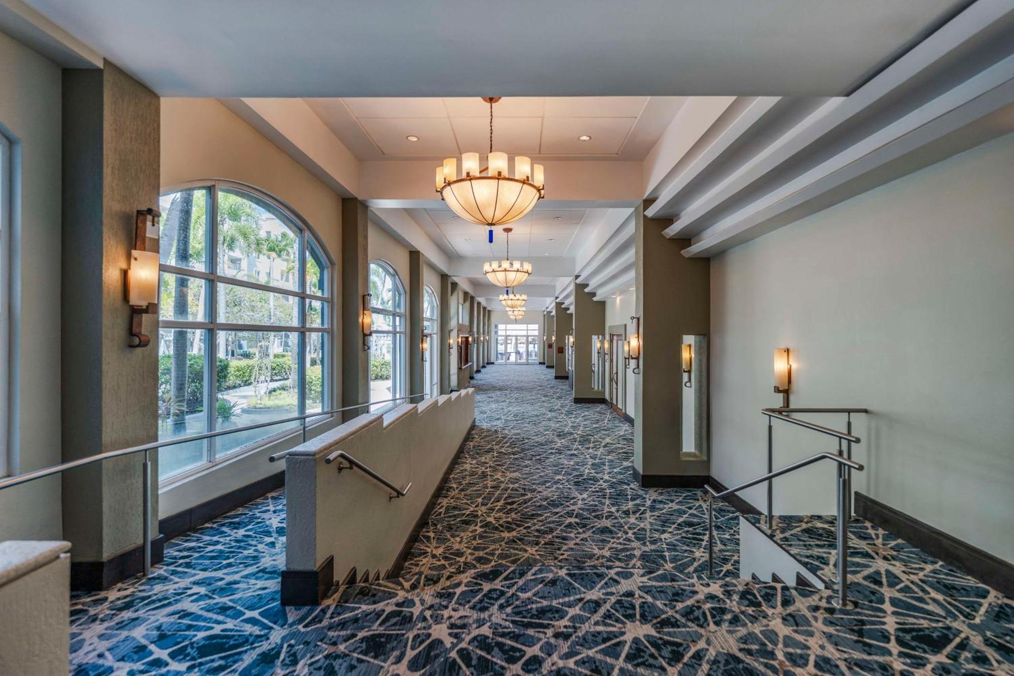 Embassy Suites By Hilton Dorado Del Mar Beach Resort Zewnętrze zdjęcie