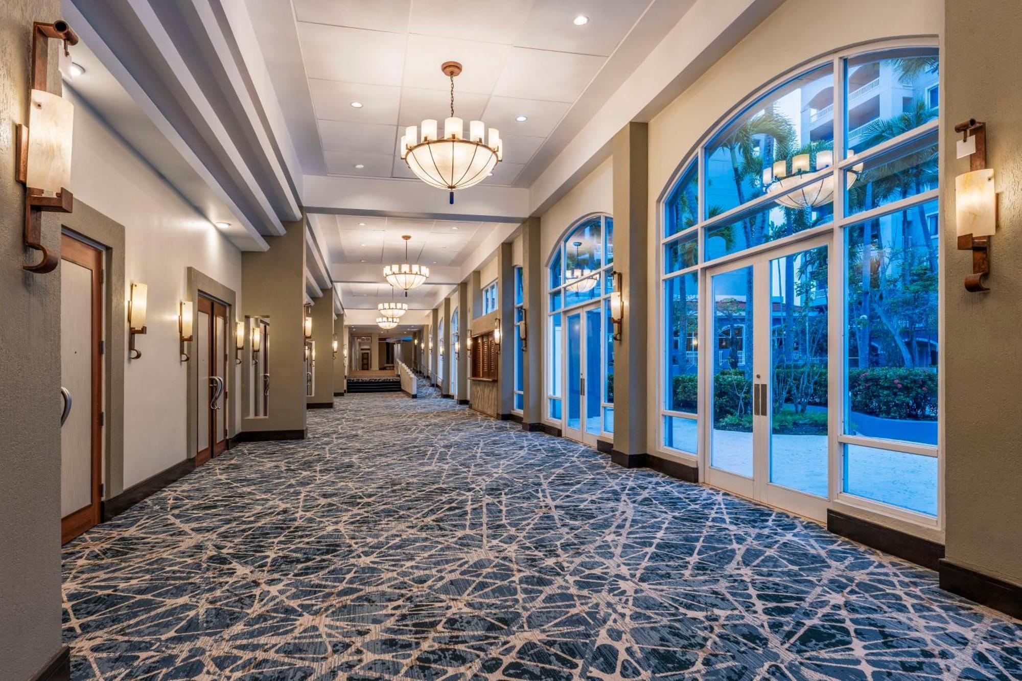 Embassy Suites By Hilton Dorado Del Mar Beach Resort Zewnętrze zdjęcie