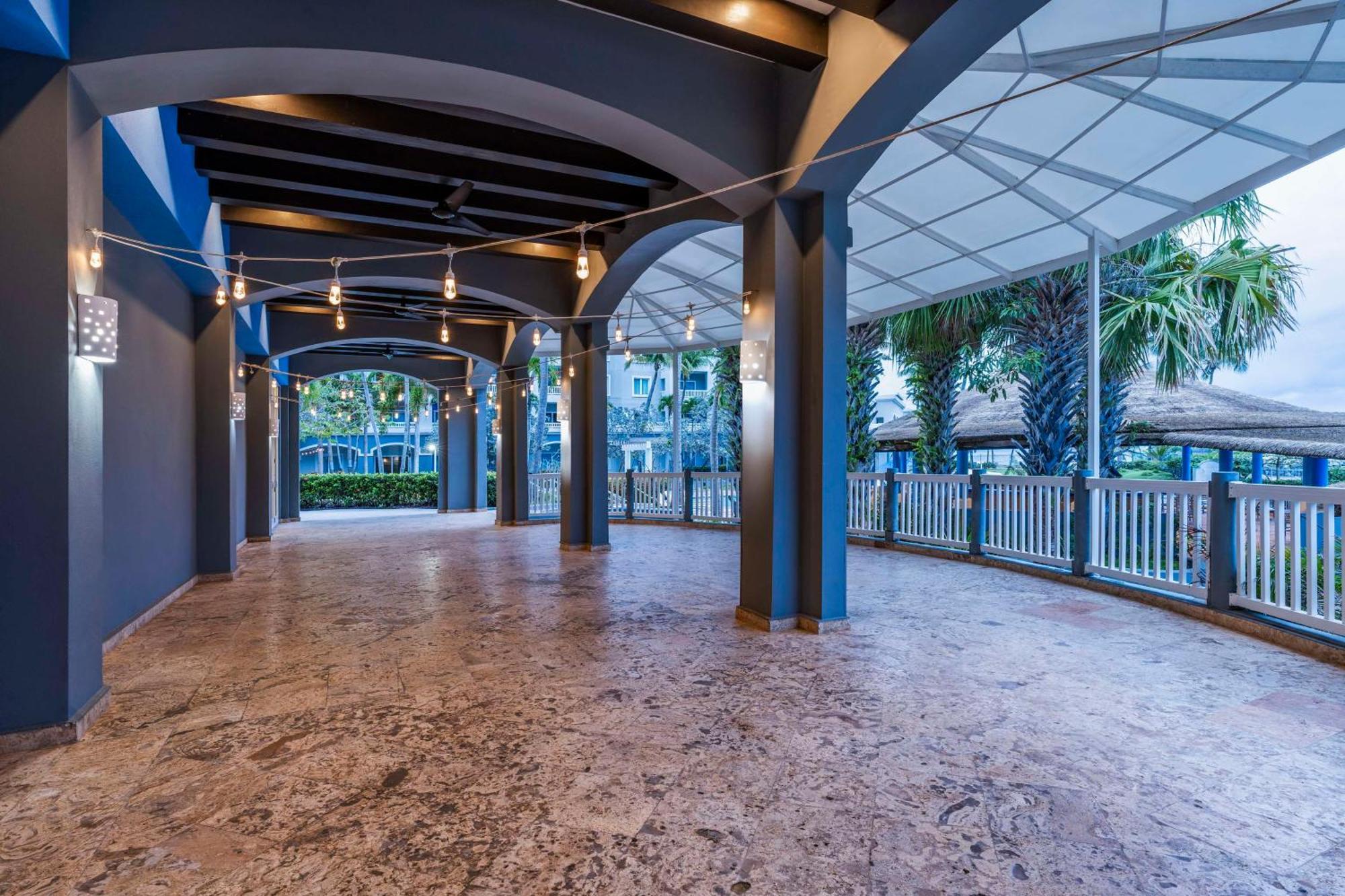Embassy Suites By Hilton Dorado Del Mar Beach Resort Zewnętrze zdjęcie