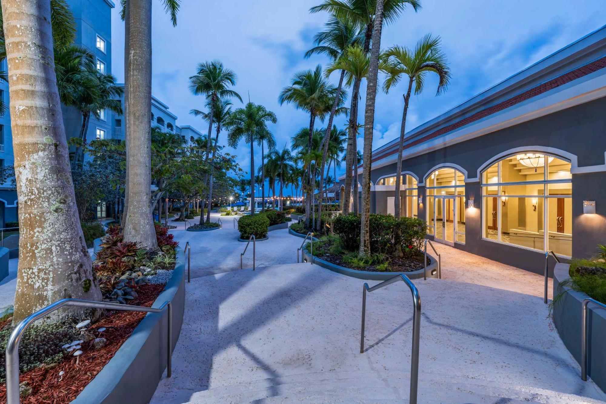 Embassy Suites By Hilton Dorado Del Mar Beach Resort Zewnętrze zdjęcie
