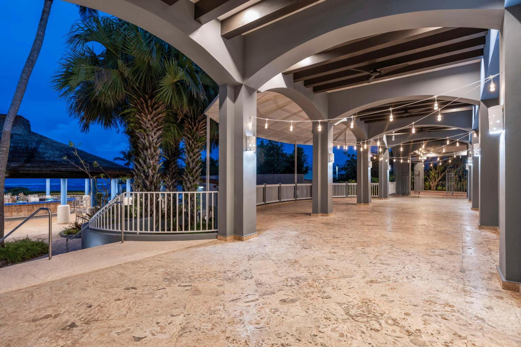Embassy Suites By Hilton Dorado Del Mar Beach Resort Zewnętrze zdjęcie